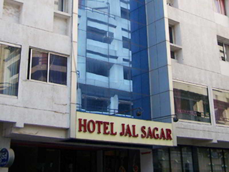 Jal Sagar Hotel Vadodara Kültér fotó