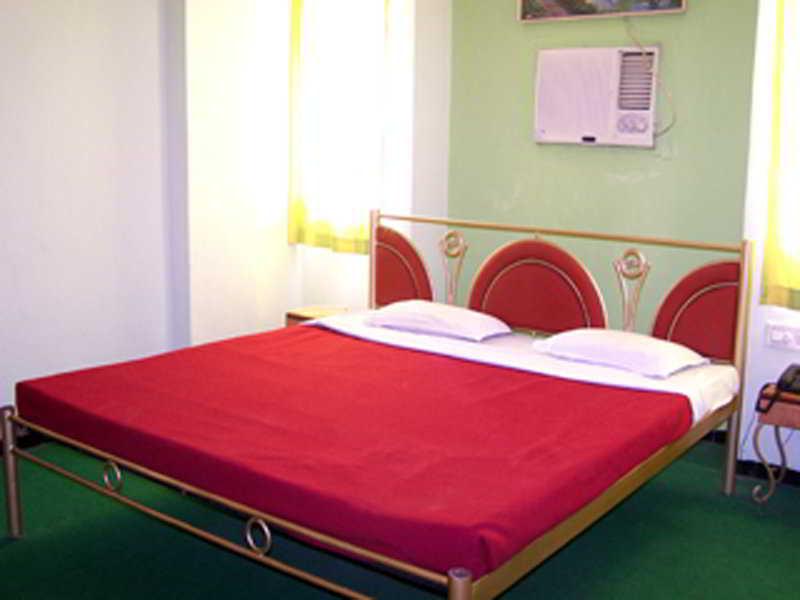 Jal Sagar Hotel Vadodara Kültér fotó